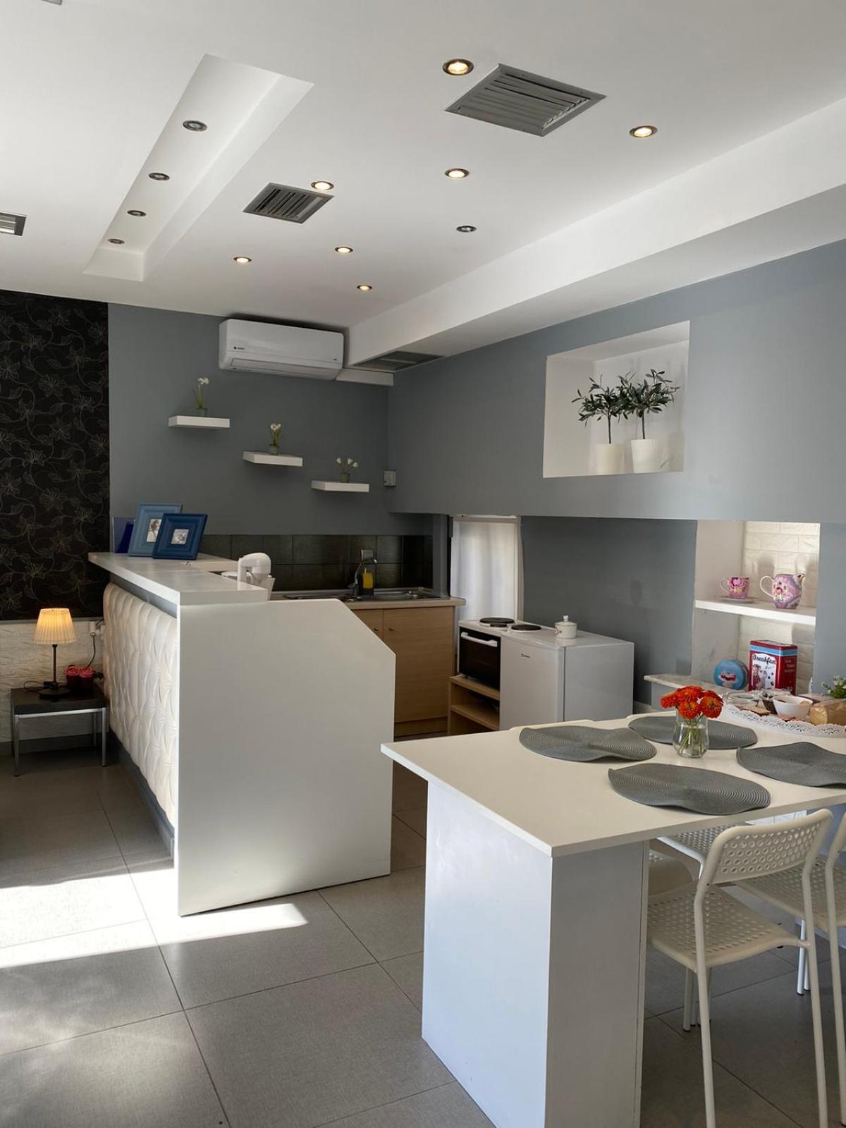 Apollonio Upper View Suites Corinth Экстерьер фото